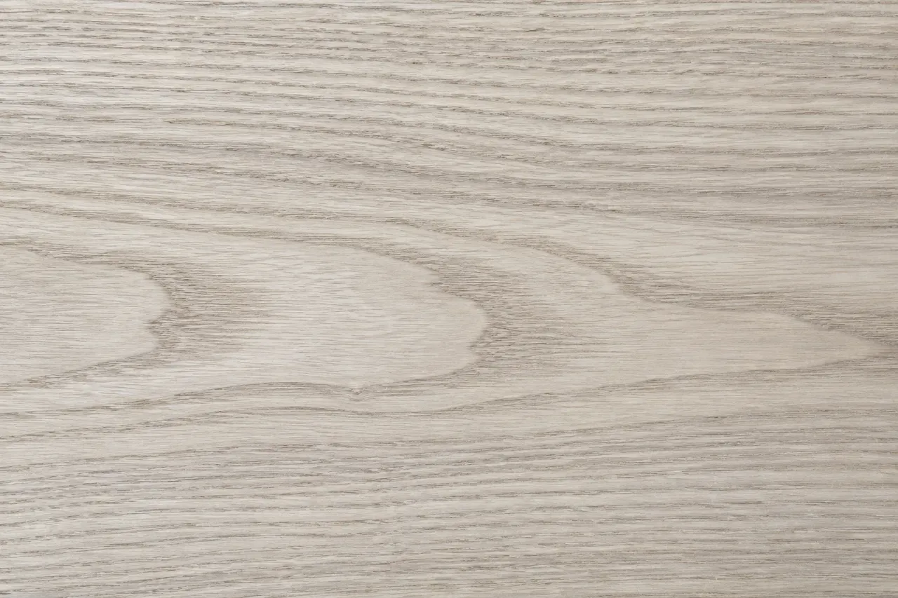 Beispielbild: feine, horizontal verlaufende Maserung einer hellen Holzfläche